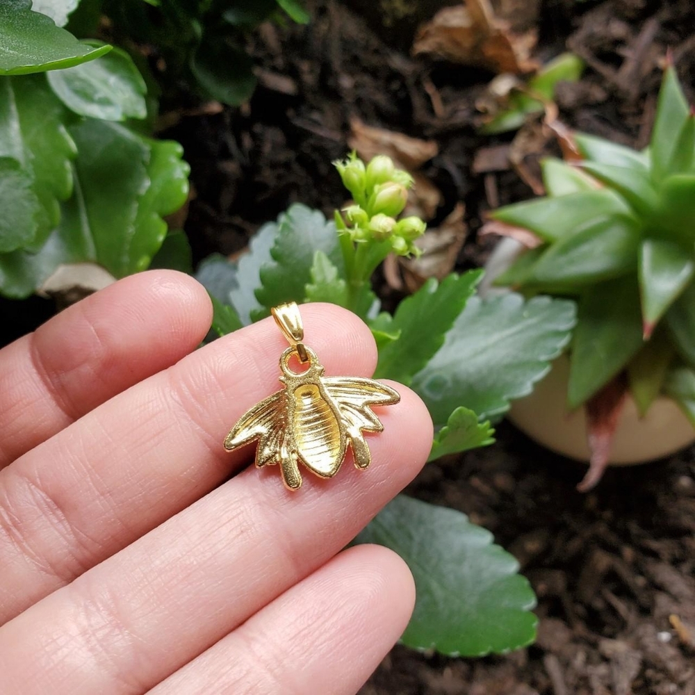 New Gold Bee Charm / Pendant - Picture 5 of 13